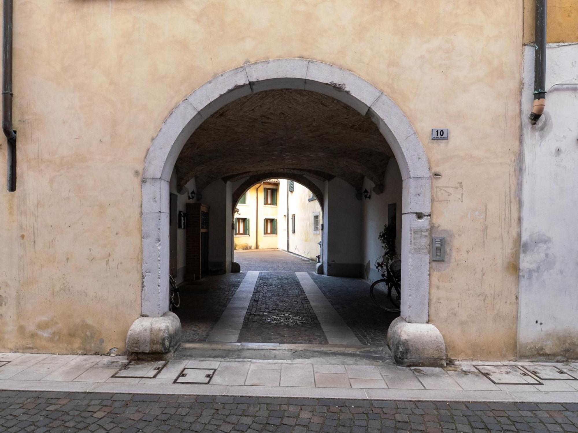 Appartamento Bonbon, Centro Storico Con Parcheggio Gorizia Exterior foto